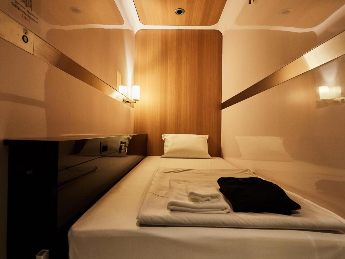 First Cabin Nishi Umeda Osaka Zewnętrze zdjęcie